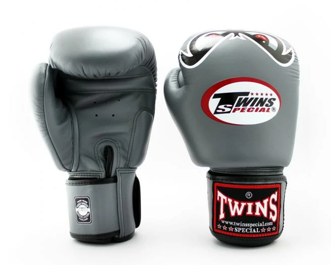 Twins "No Fear" Boxing Gloves - FBGVL3-25 - MMA Factory 4 Twins "No Fear" Boxing Gloves - FBGVL3-25 - MMA Factory - Image 2